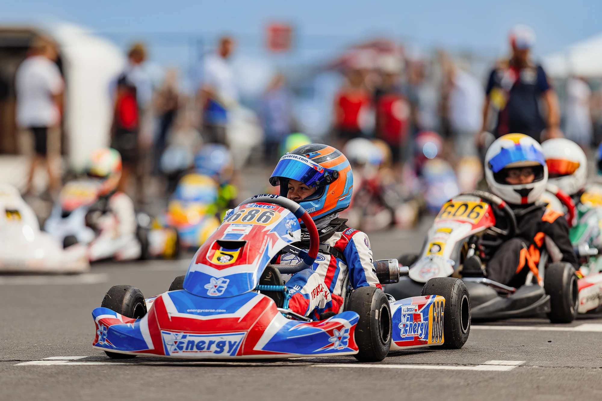 zdjęcie gokartów wykonane obiektywem SIGMA 200 mm F2 DG OS Sports