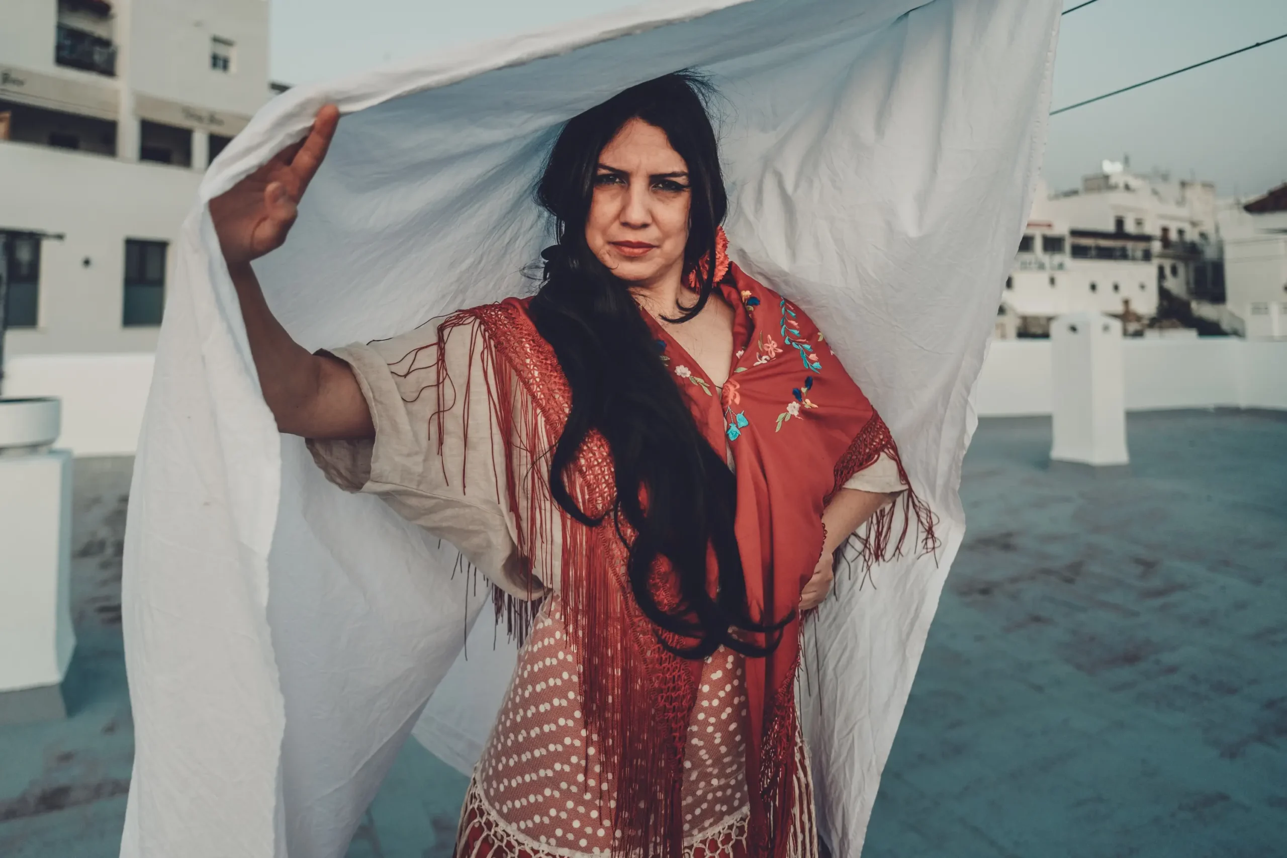 Zdjęcie tancerki flamenco wykonane obiektywem SIGMA 15mm F1.4 DC | Contemporary
